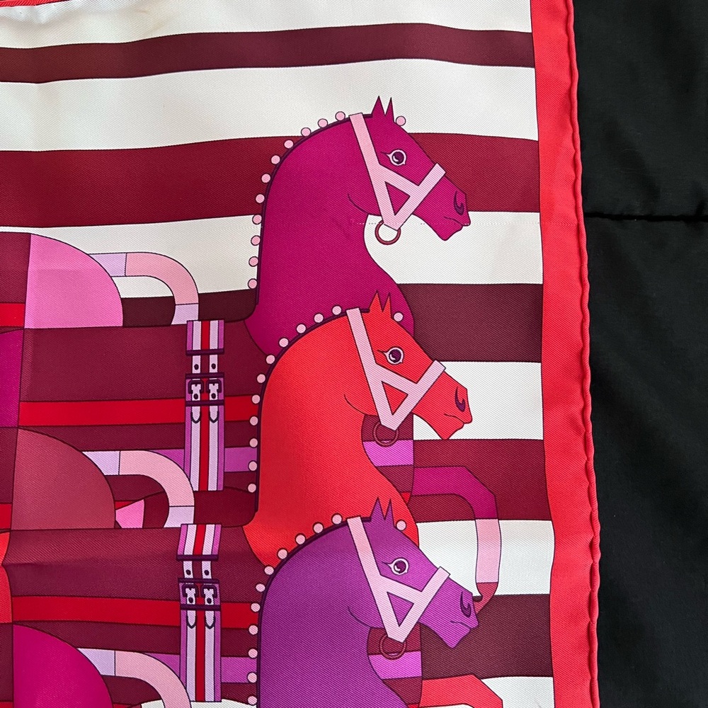 Hermès Paris silk scarf (approx. 16” x 16”). - Picture 9 of 13